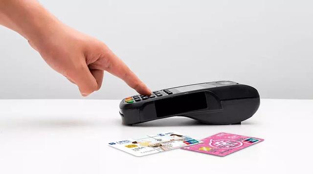 刷pos機(jī)好還是最低還款好 刷pos機(jī)好還是最低還款好